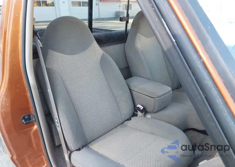 2000 Mazda B3000 Se/Sx z USA, uszkodzony, nr VIN 4F4YR12V1YTM01260